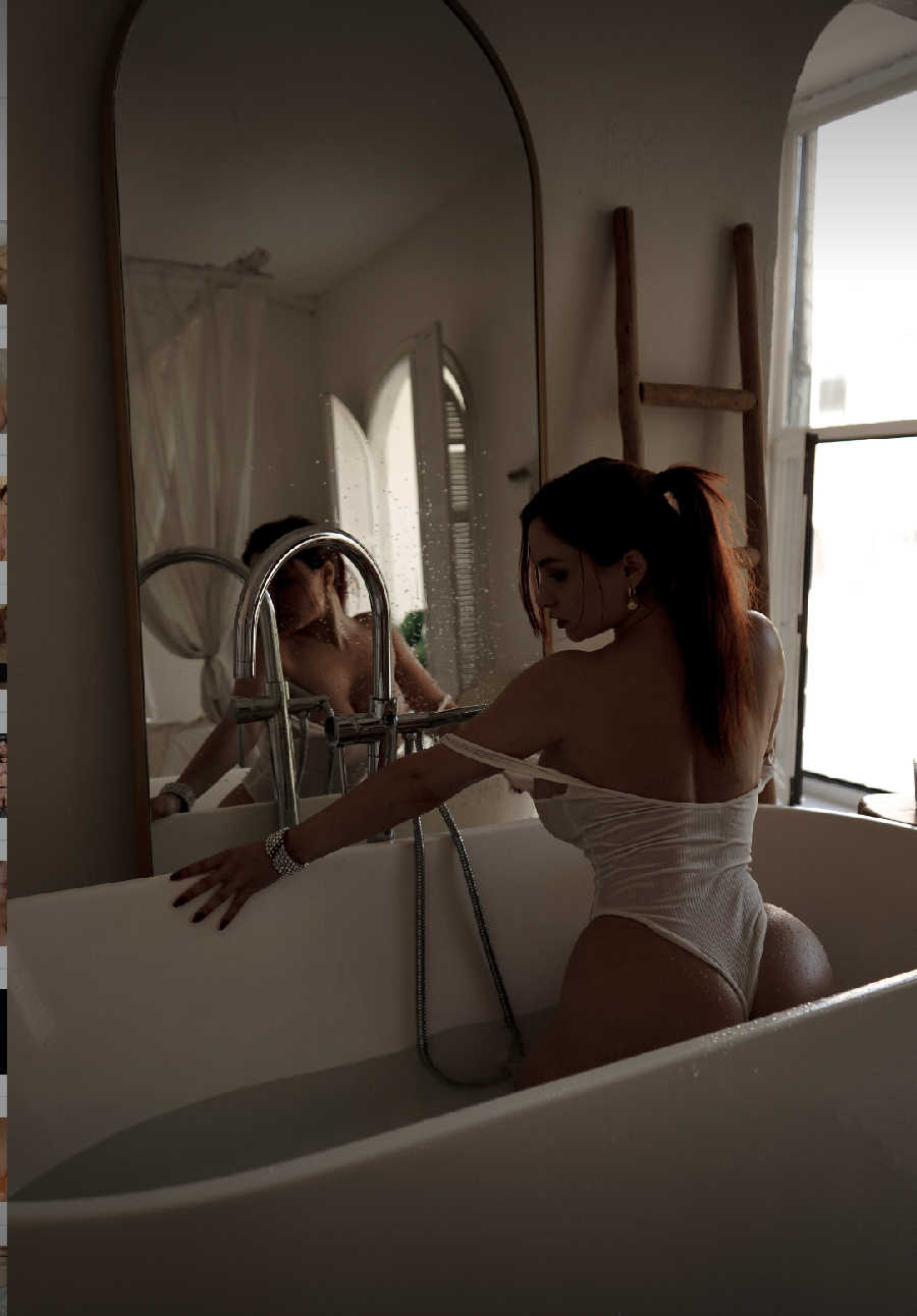 A playful frame from Miranda Faith nude — online in San Francisco