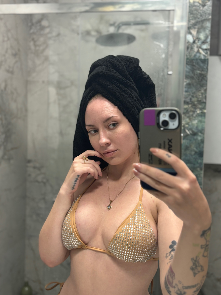 Nude girl KateV in San Francisco