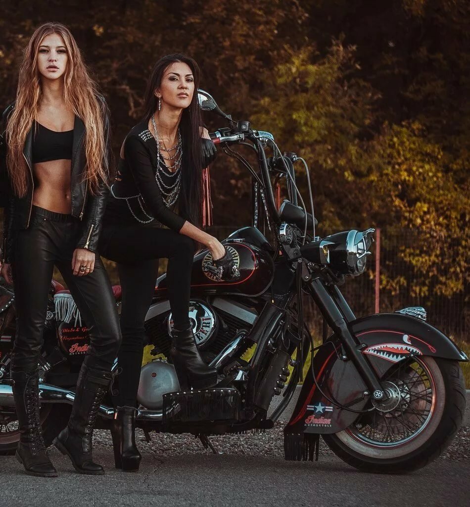 Beautiful girls and bikes in San Francisco