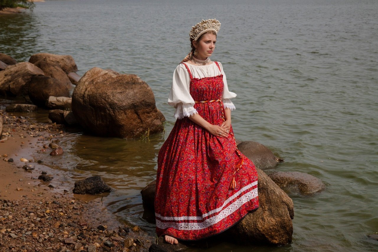 Women in Slavic costumes in San Francisco