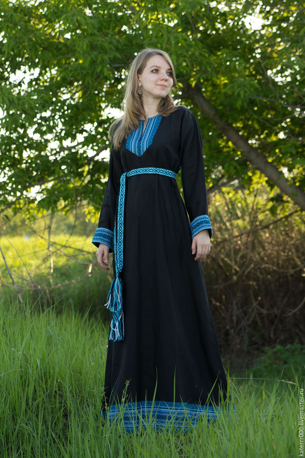 Women in Slavic costumes in San Francisco