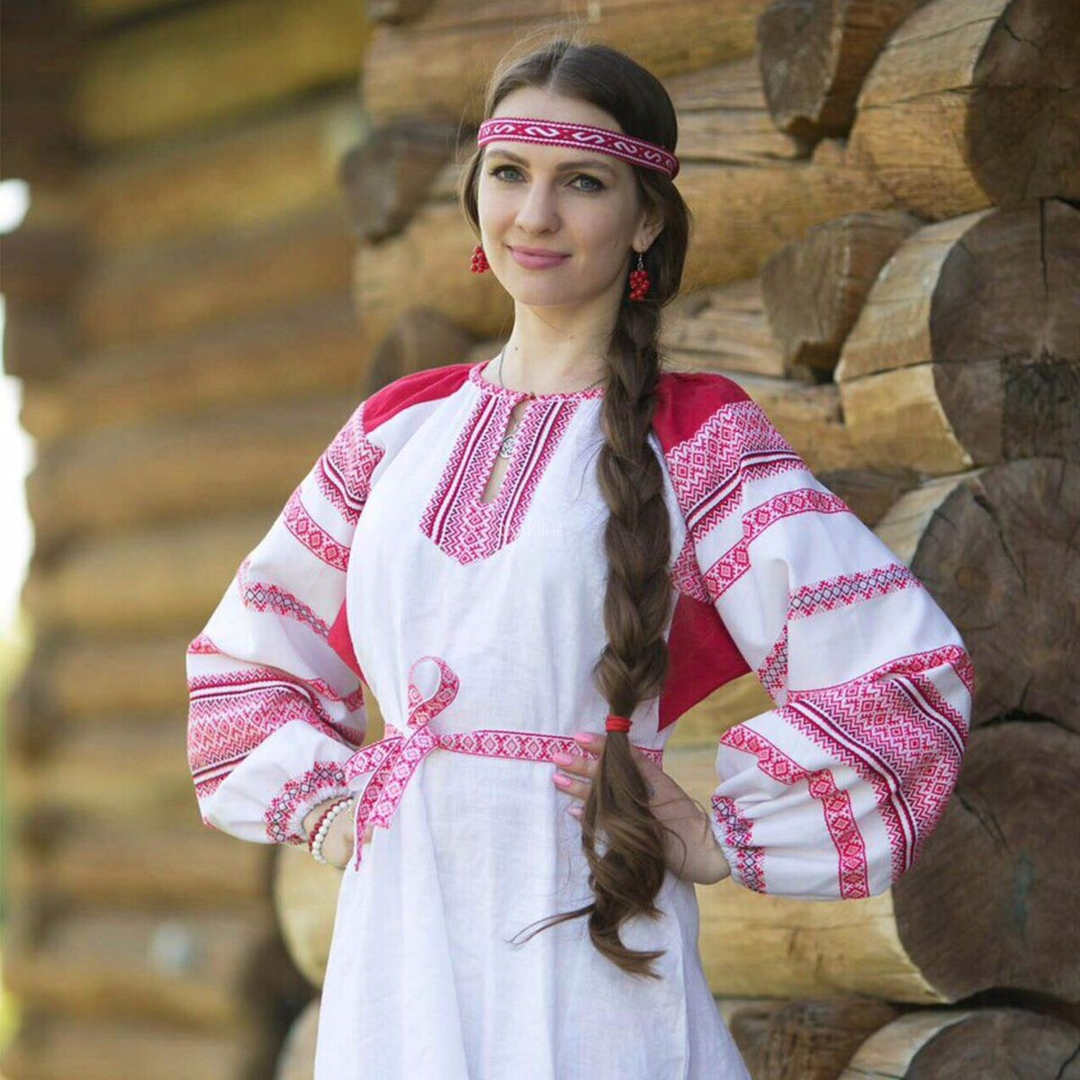 Girls in Slavic costumes in San Francisco