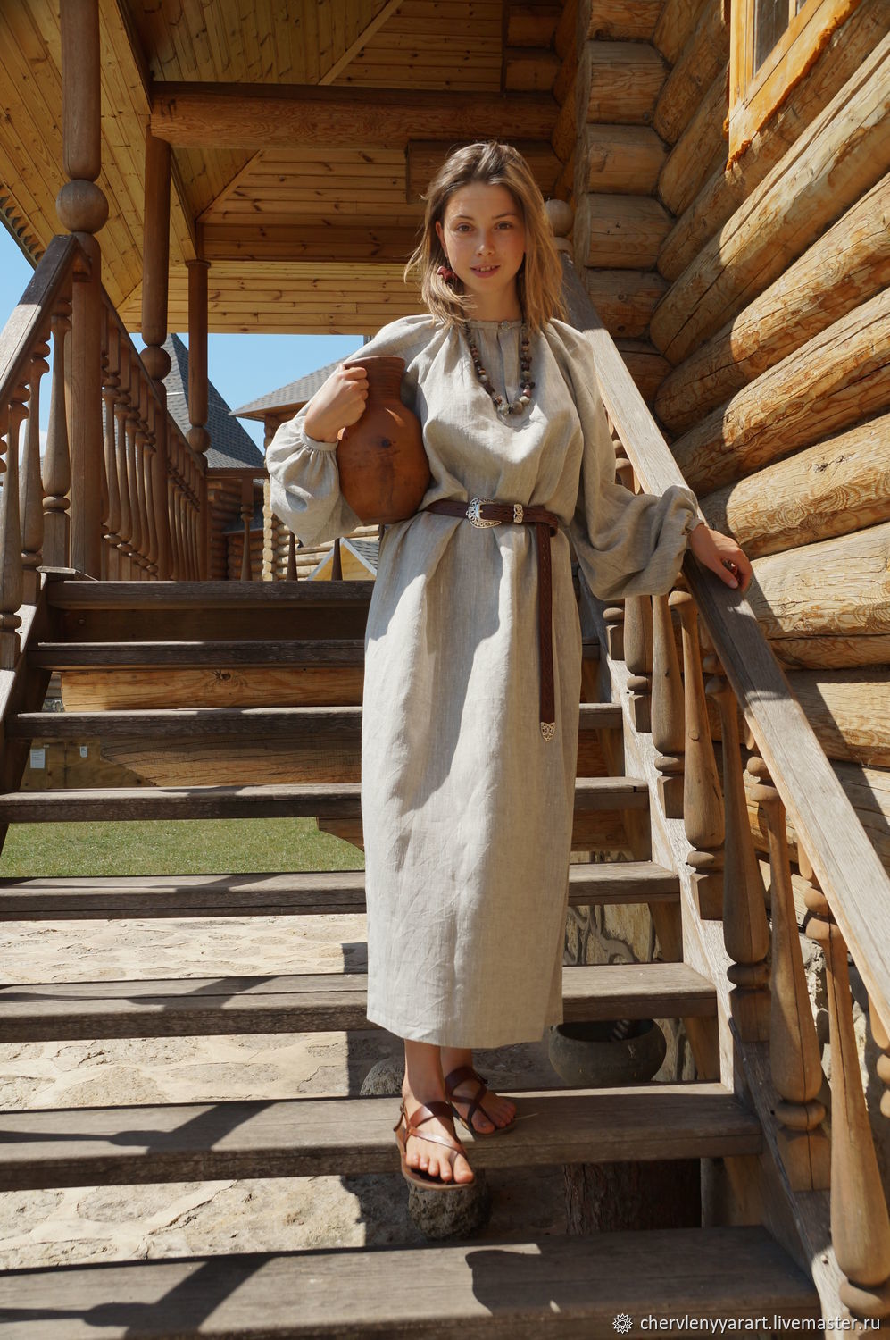 Girls in Slavic costumes in San Francisco